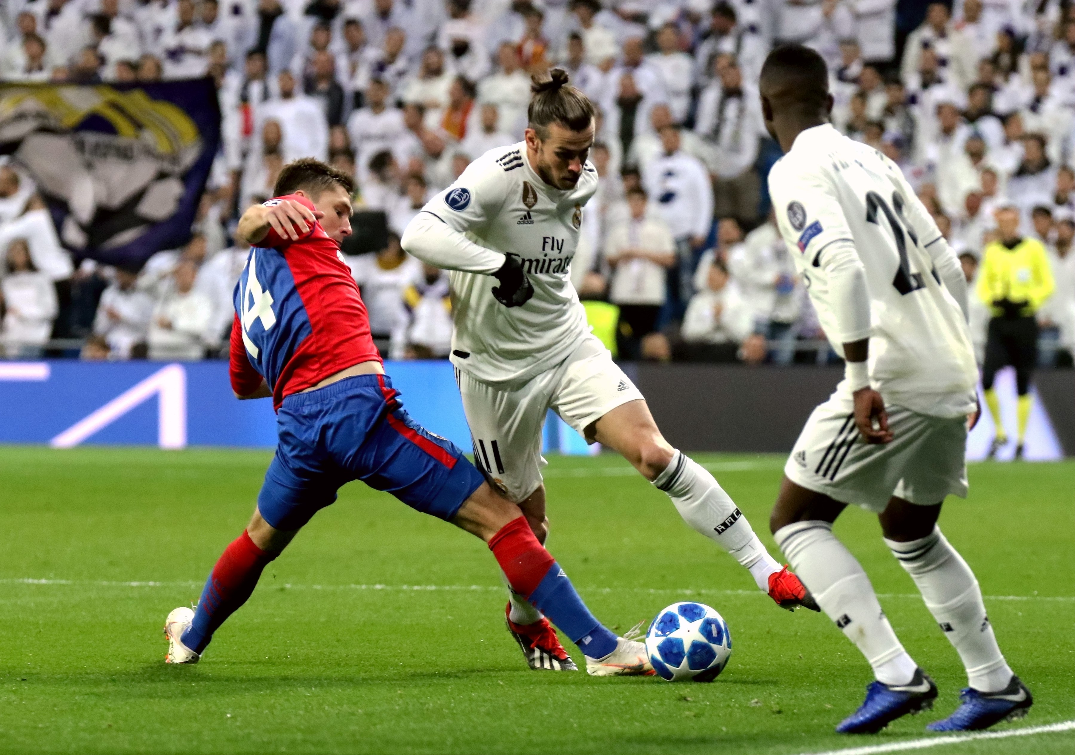 三角出球 三角出球